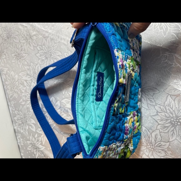 Donna Sharp Quilted Crossbody Handbag - Picture 8 of 8